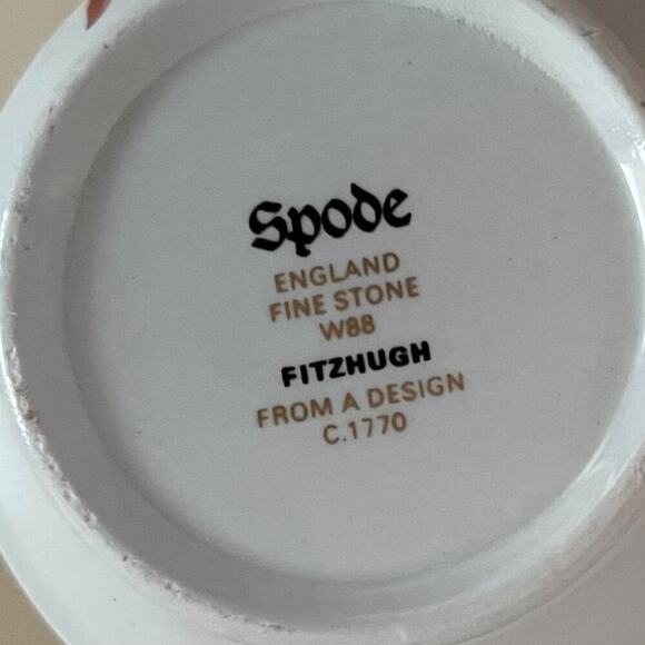 Vintage Spode Fitzhugh Pattern, Red, White, Floral, Set of 4 Teacups & Saucers - Picture 9 of 11